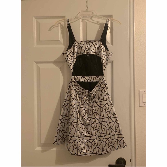 Silver Geometric Pattern Backless Dress - Picture 2 of 2